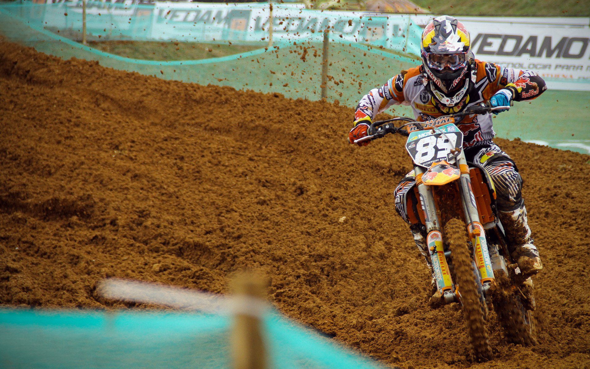 “武汉马拉松：跑者们用脚步诠释极限精神”